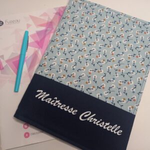 Protège-Registre d'Appel / Cahier A4 – L'Accessoire des enseignants